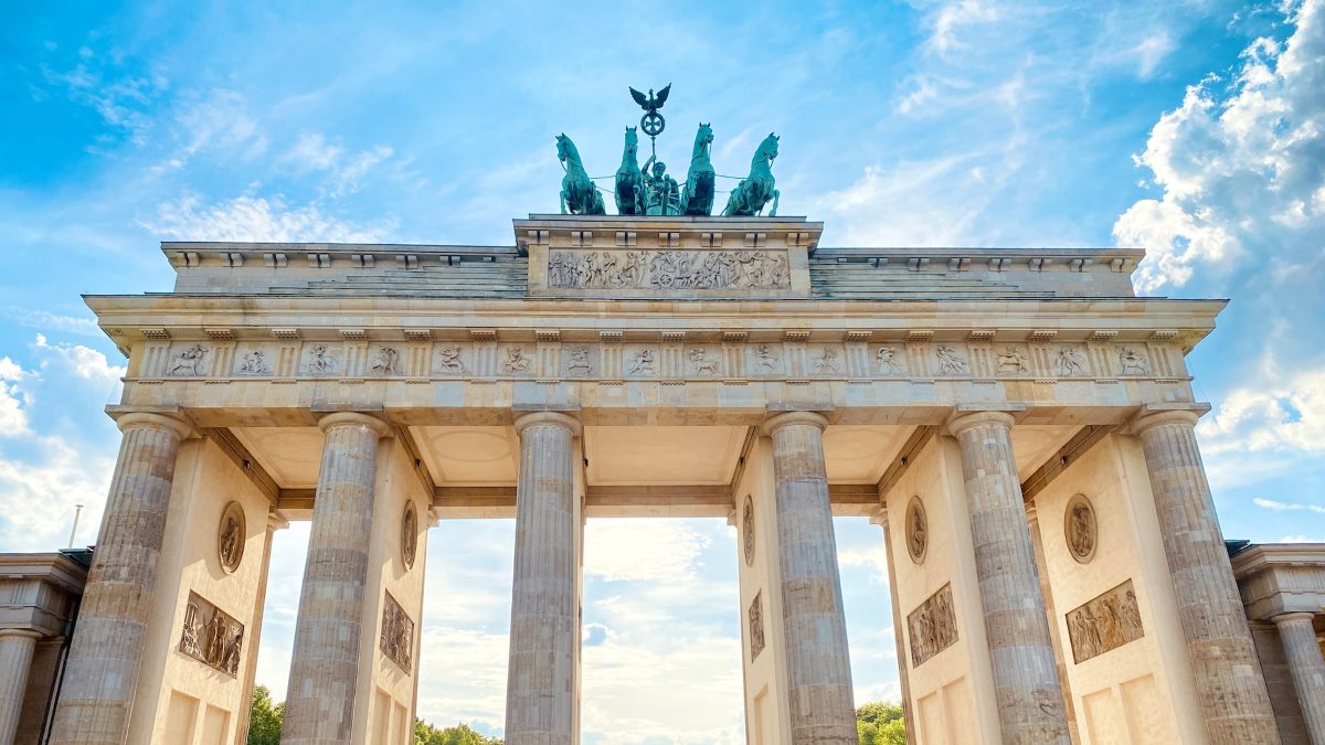 How can you develop unique Berlin walking tours that stand out?